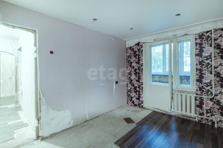 4-комн квартира улица Южакова, 61