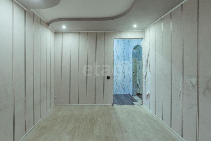 4-комн квартира улица Южакова, 61