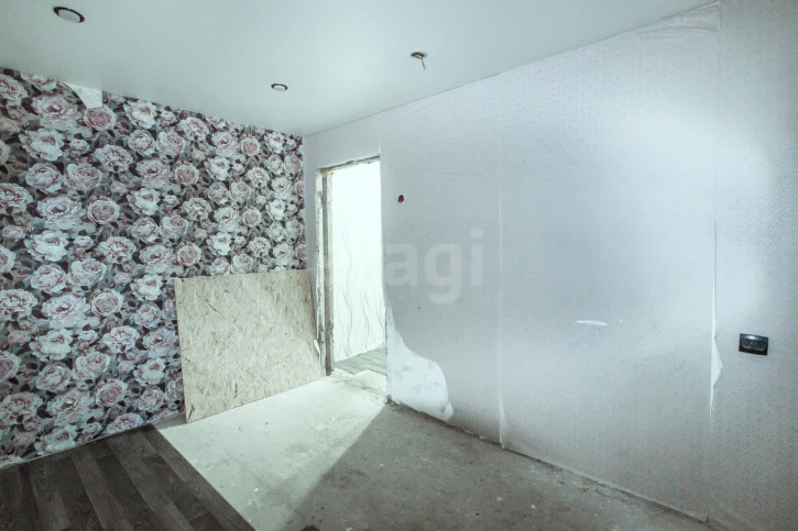 4-комн квартира улица Южакова, 61