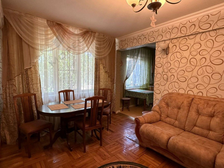 4-комн квартира им. Айвазовского ул, 75
