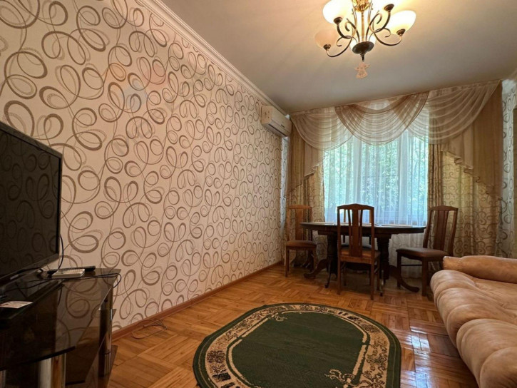 4-комн квартира им. Айвазовского ул, 75