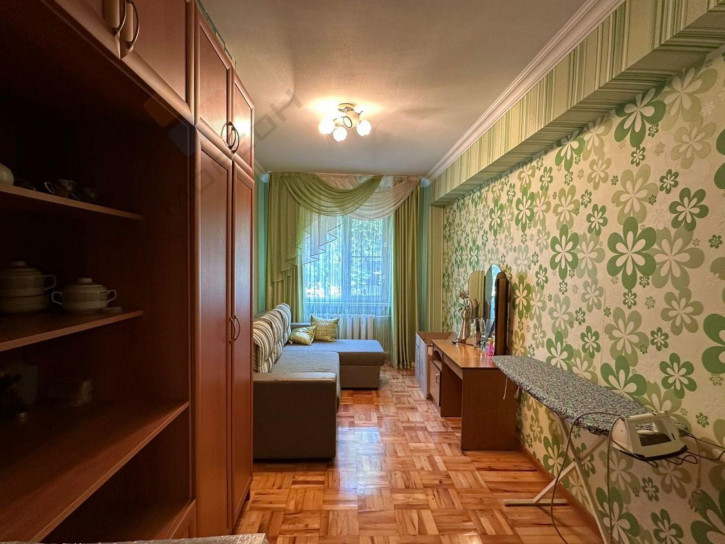 4-комн квартира им. Айвазовского ул, 75