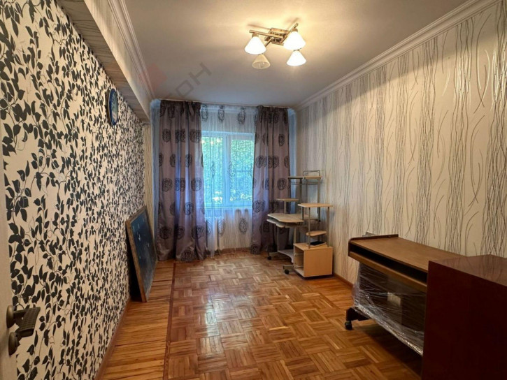 4-комн квартира им. Айвазовского ул, 75