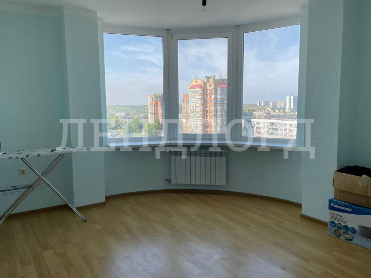 3-комн квартира проспект Королёва, 18Б
