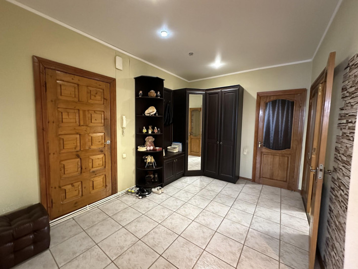 3-комн квартира г. Астрахань, Кировский р-н, ул. Куликова, 11