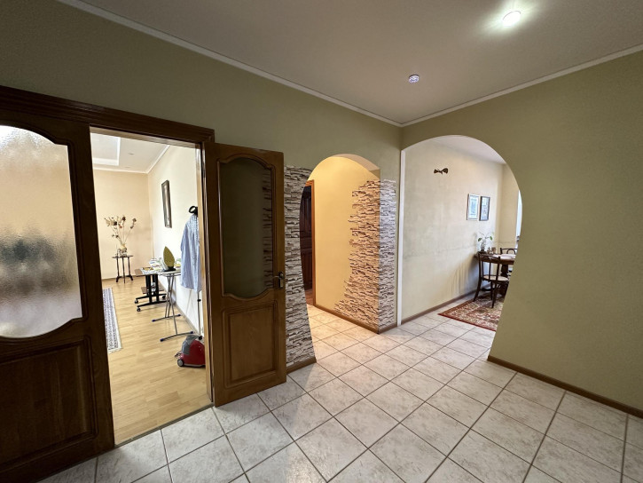 3-комн квартира г. Астрахань, Кировский р-н, ул. Куликова, 11