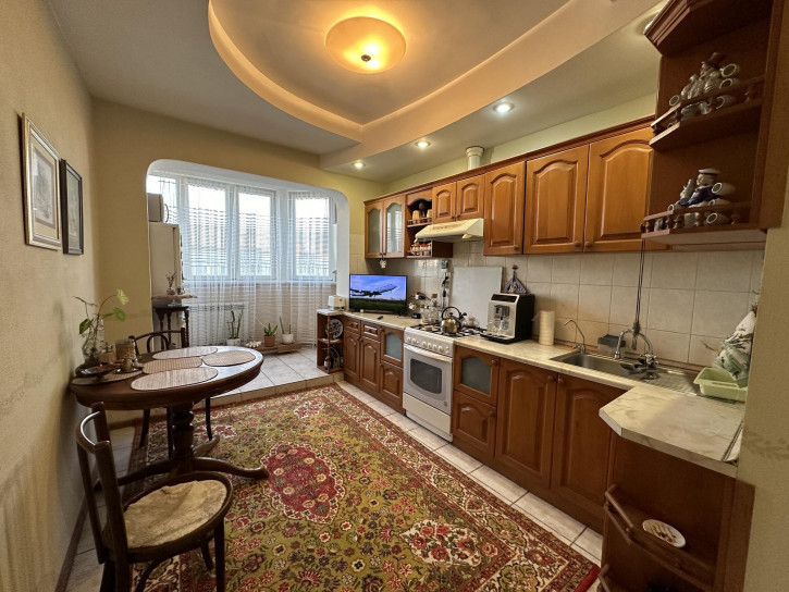 3-комн квартира г. Астрахань, Кировский р-н, ул. Куликова, 11