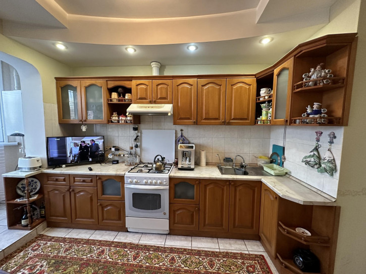 3-комн квартира г. Астрахань, Кировский р-н, ул. Куликова, 11