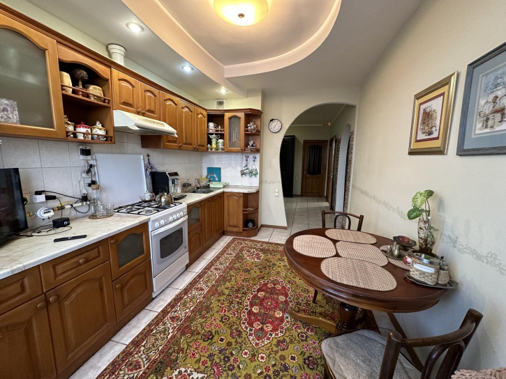 3-комн квартира г. Астрахань, Кировский р-н, ул. Куликова, 11