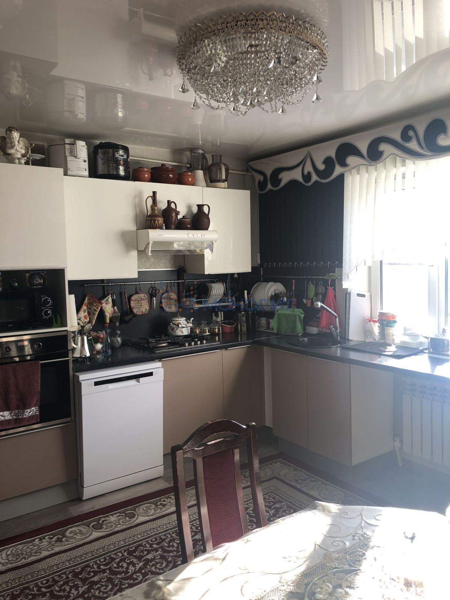 Купить дачу, дом, коттедж за 15 000 000 рублей на Поповича ул, 2