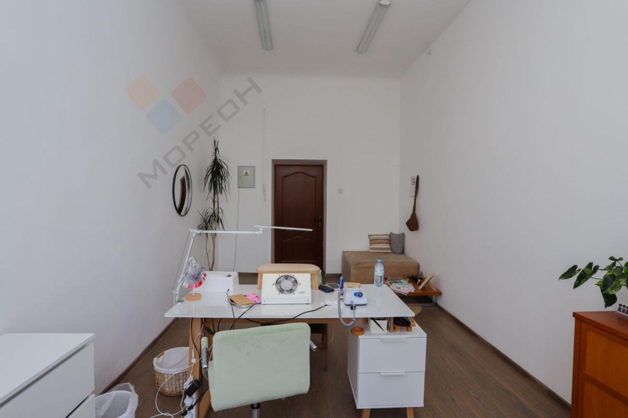 Купить офис, помещение под офис за 18 240 000 рублей на Красная ул, 111