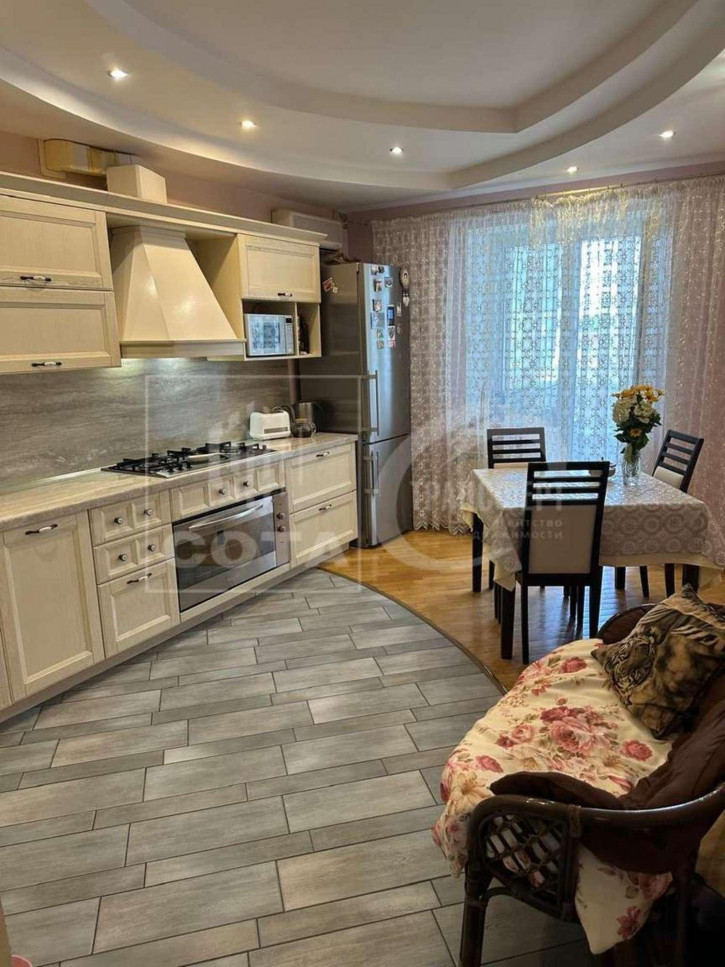 3-комн квартира Морозова улица, 31кА