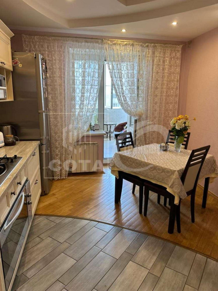 3-комн квартира Морозова улица, 31кА