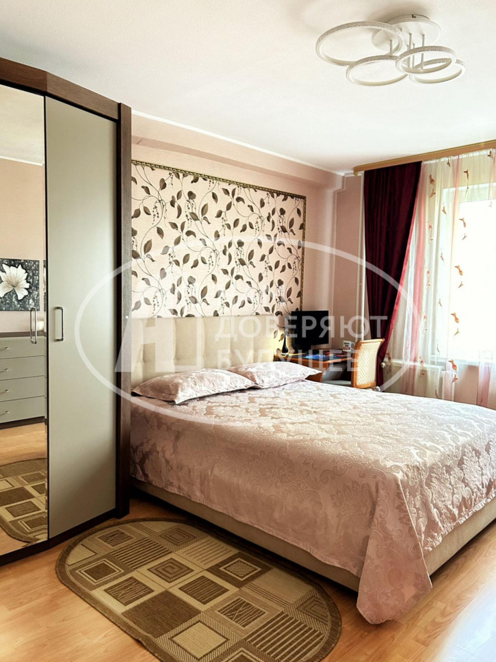 3-комн квартира улица Азина, 33