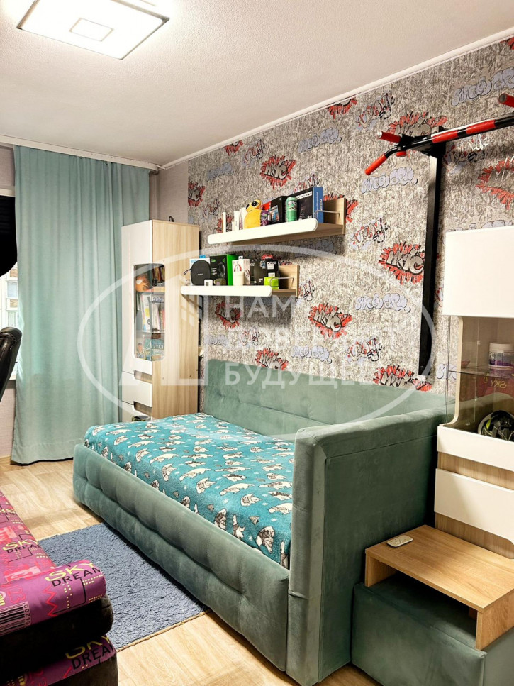 3-комн квартира улица Азина, 33