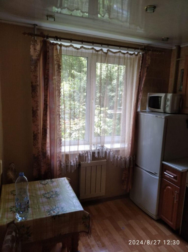 2-комн квартира Войкова ул
