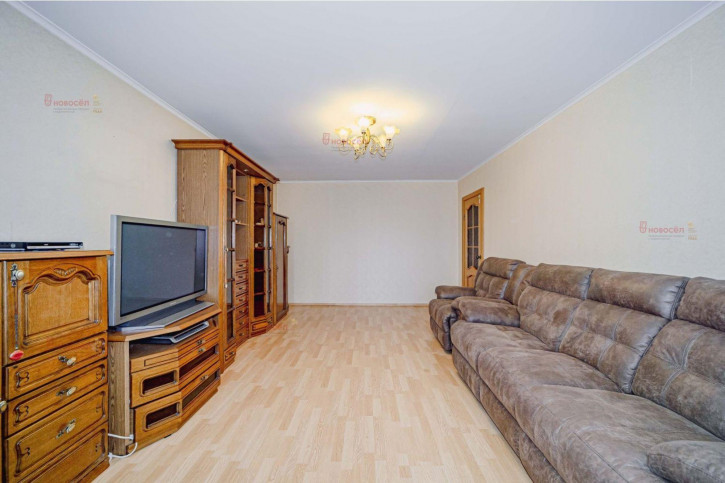 4-комн квартира Викулова 48