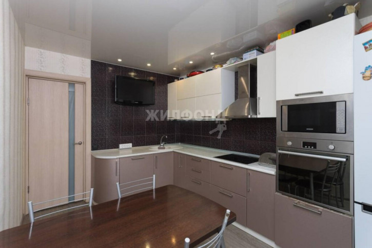 6-комн квартира Красный проспект, 234