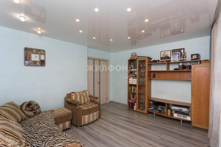 6-комн квартира Красный проспект, 234