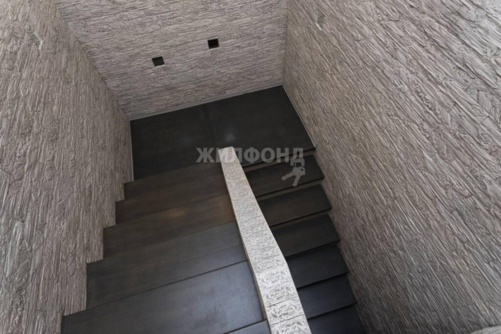 6-комн квартира Красный проспект, 234