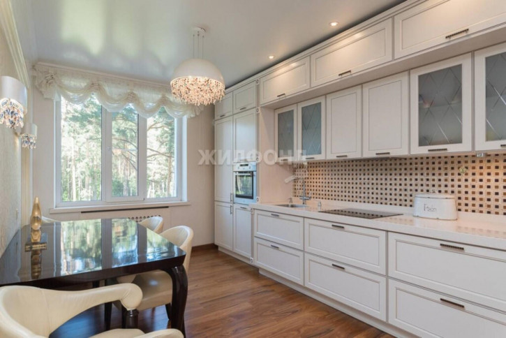 4-комн квартира Сухарная, 96