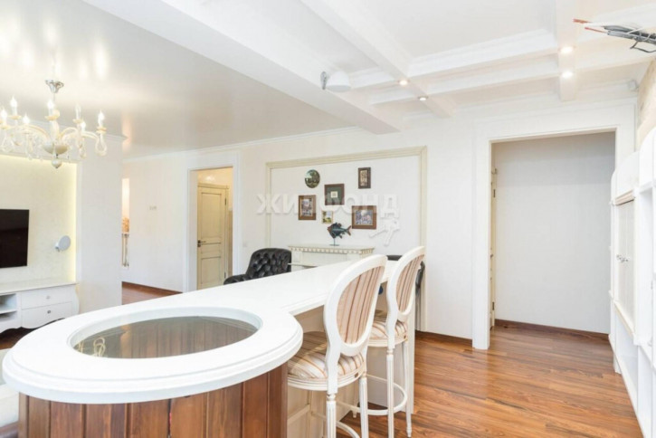 4-комн квартира Сухарная, 96