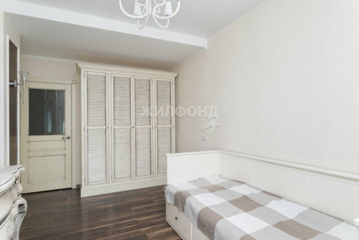 4-комн квартира Сухарная, 96