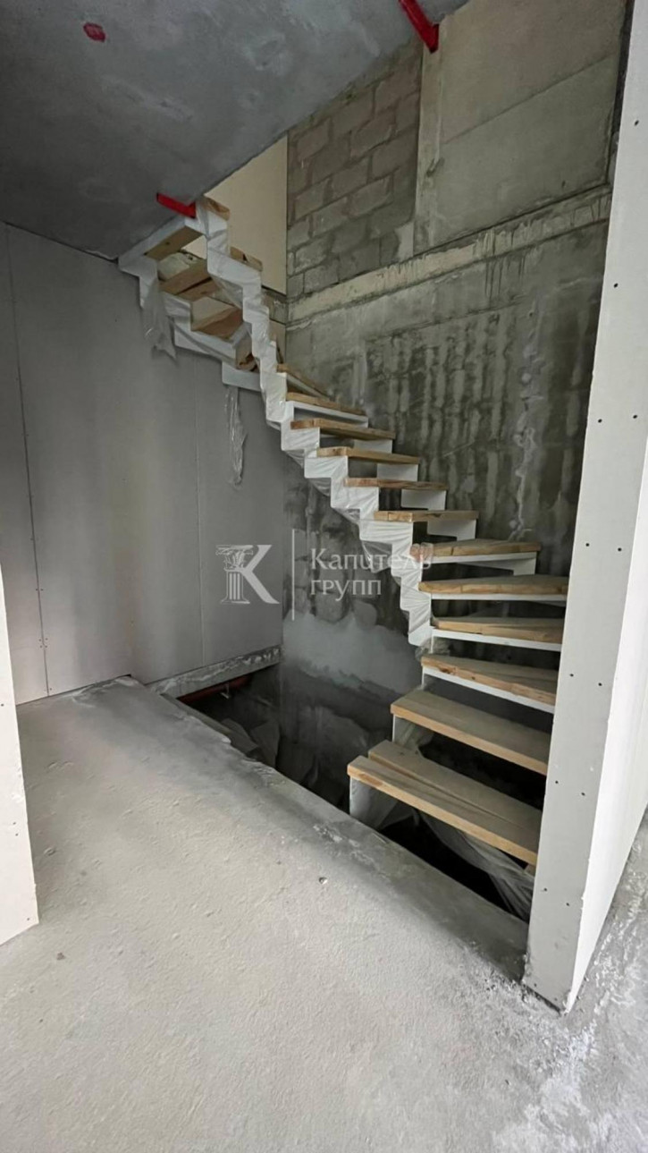 4-комн квартира улица Газовиков, 44