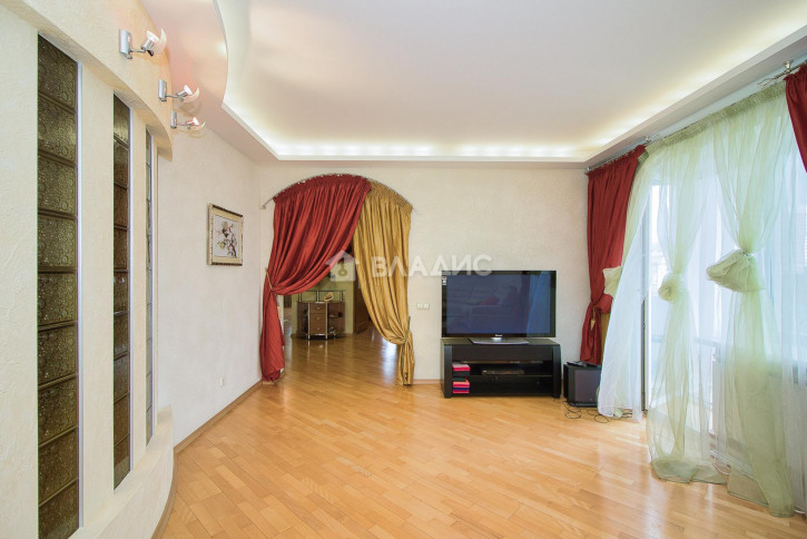 3-комн квартира улица Пичугина