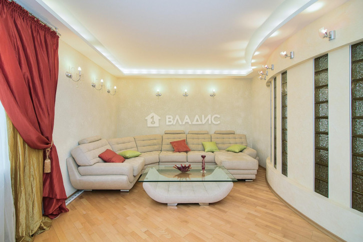 3-комн квартира улица Пичугина