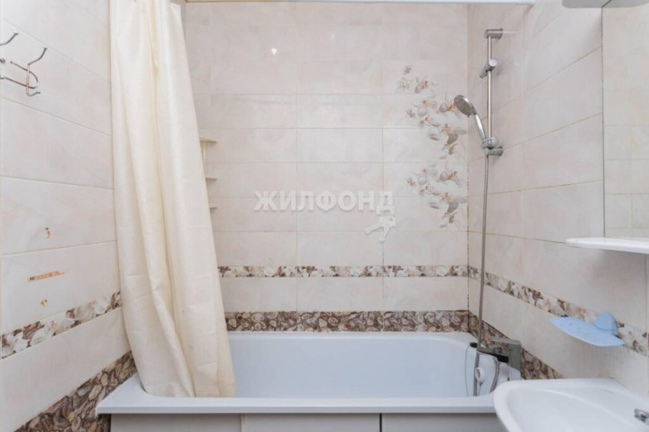 2-комн квартира Есенина, 12/2