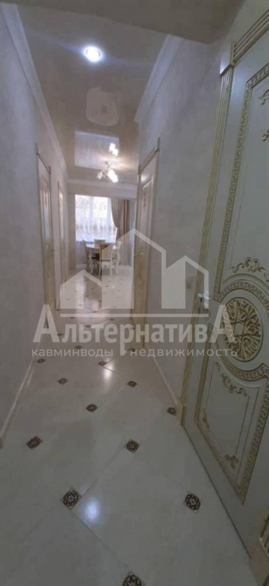 Купить квартиру за 15 000 000 рублей на Декабристов ул.