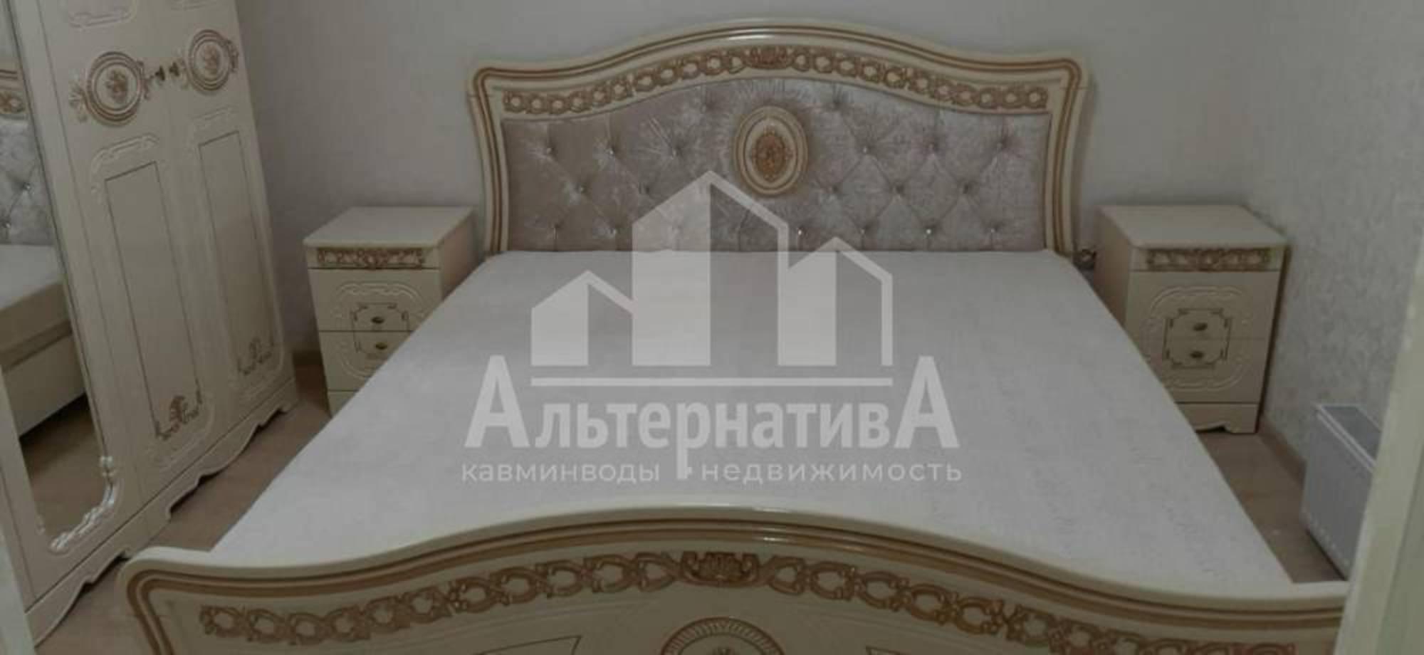 Купить квартиру за 15 000 000 рублей на Декабристов ул.