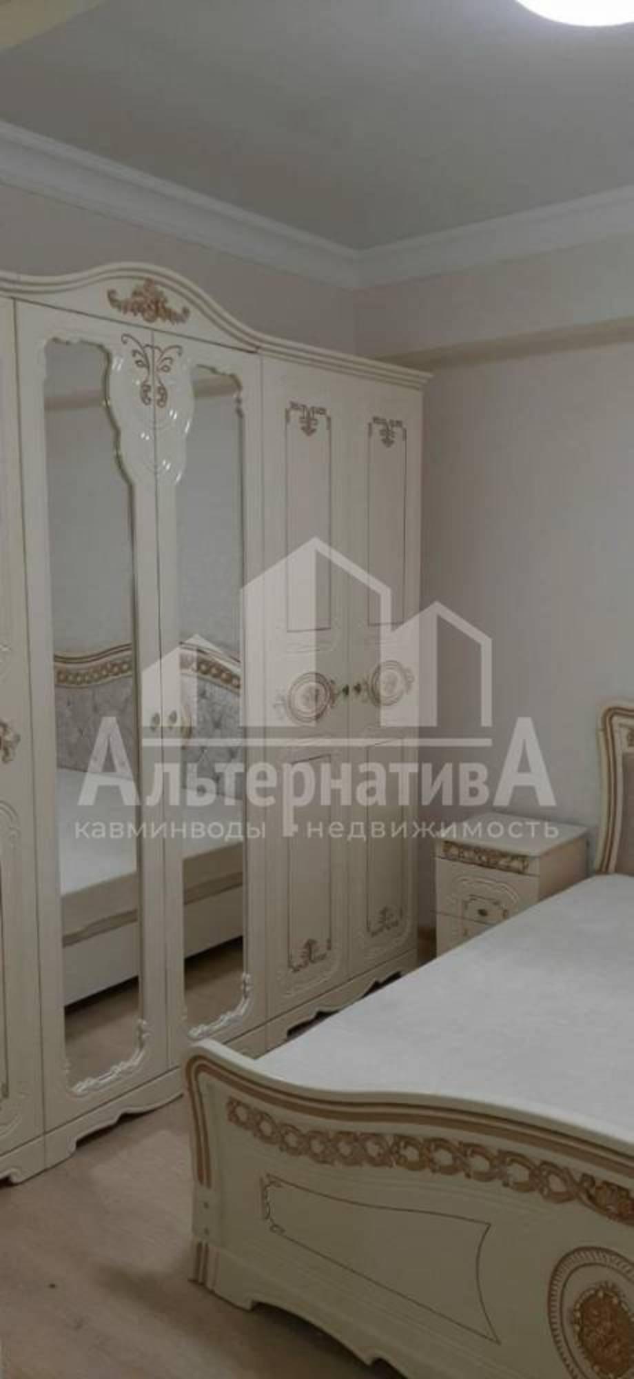 Купить квартиру за 15 000 000 рублей на Декабристов ул.