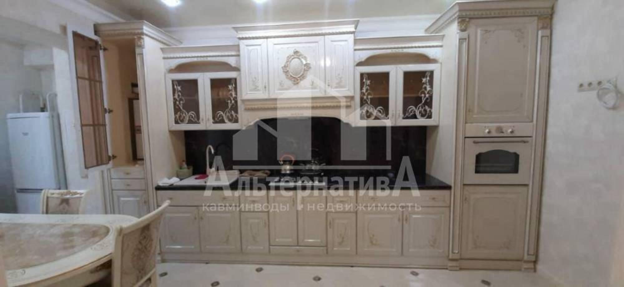 Купить квартиру за 15 000 000 рублей на Декабристов ул.