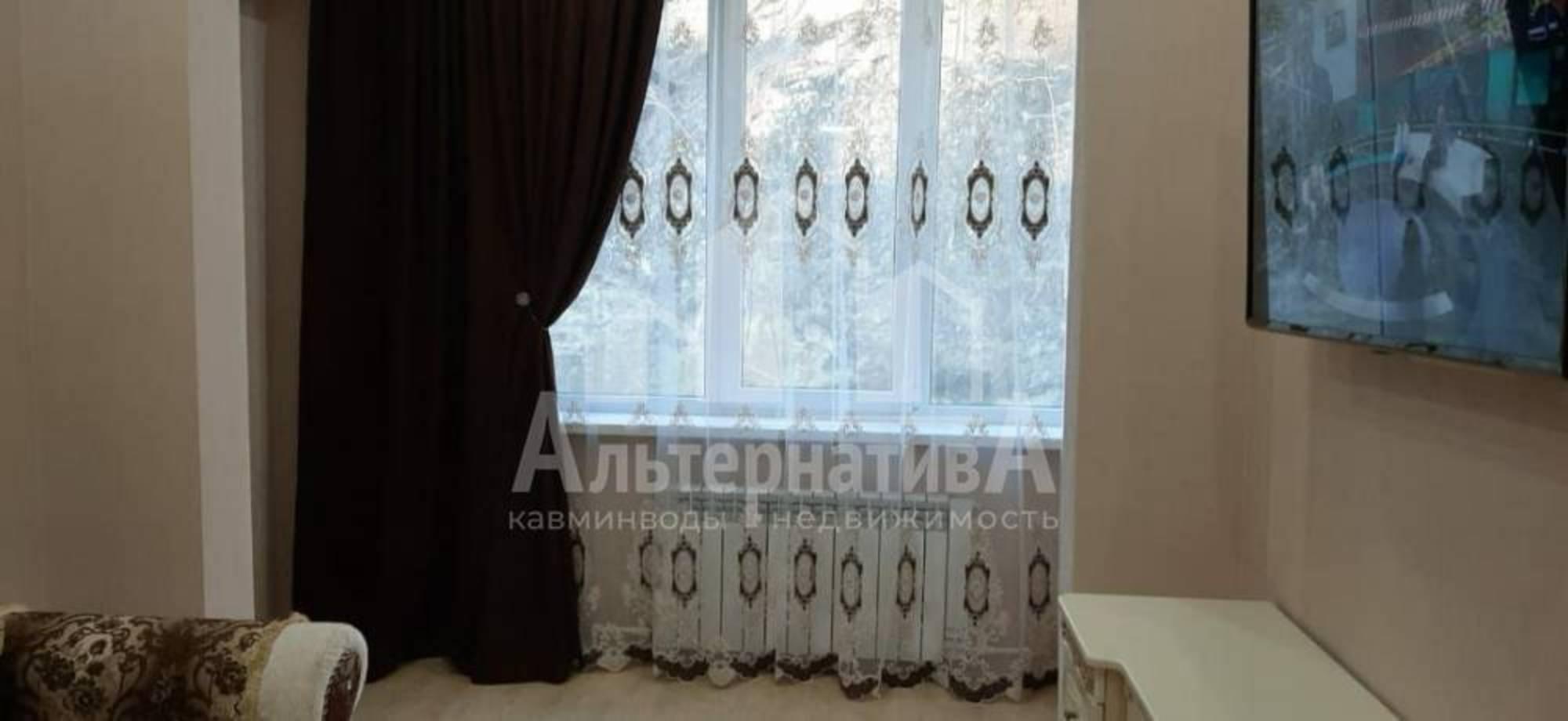 Купить квартиру за 15 000 000 рублей на Декабристов ул.