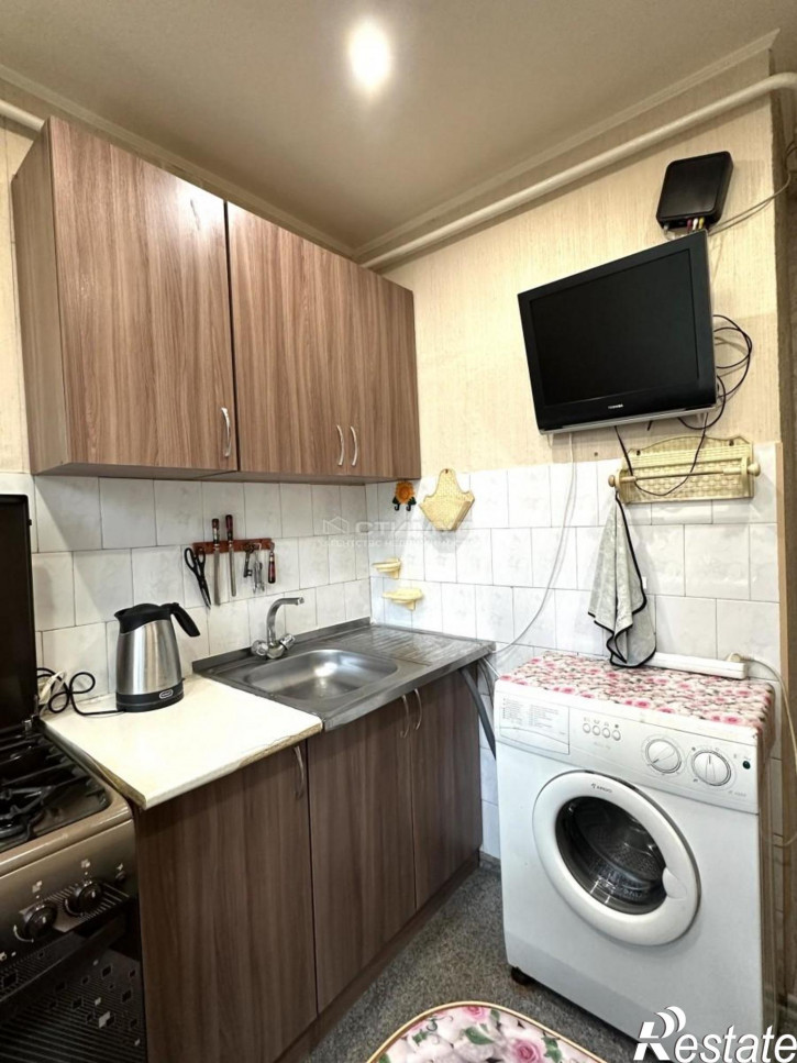 2-комн квартира Россия,  г. Комсомольск-на-Амуре, р-н Привокзальный, ш. Магистральное, д. 13, корп. 3