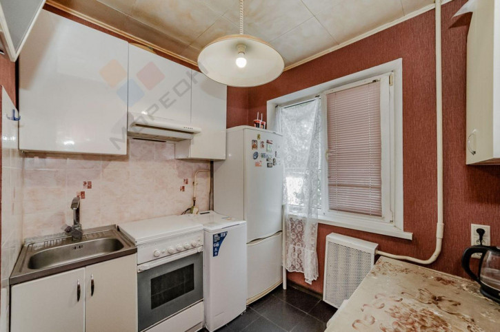 2-комн квартира Азовская ул, 16