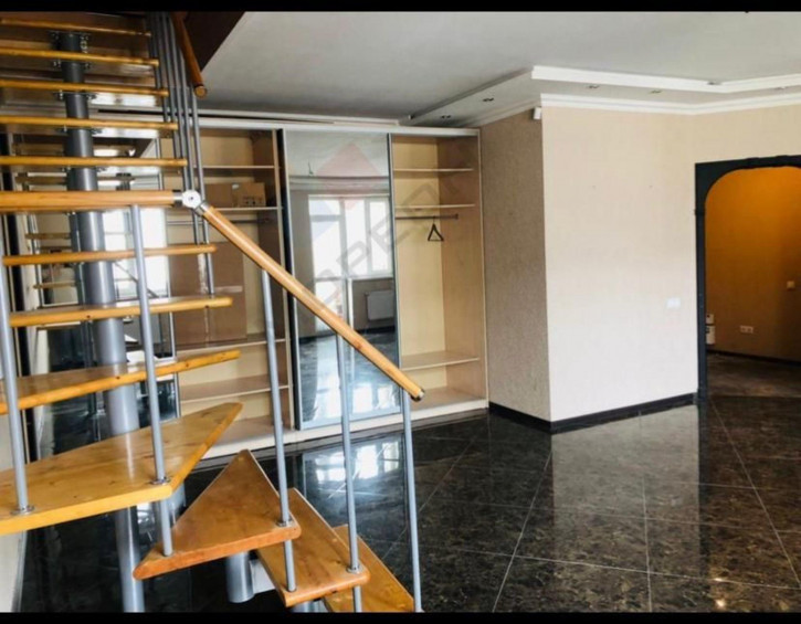 4-комн квартира им. Сергея Есенина ул, 84Б