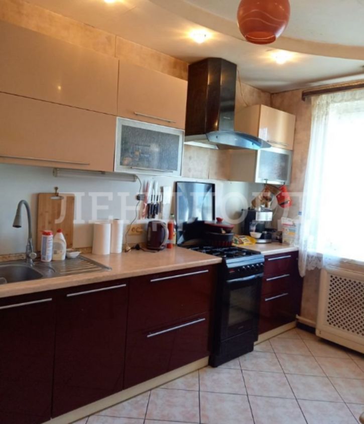 3-комн квартира проспект Королёва, 17