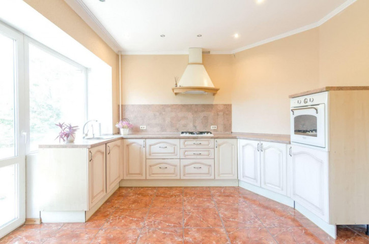 4-комн квартира улица Ветошкина, 5