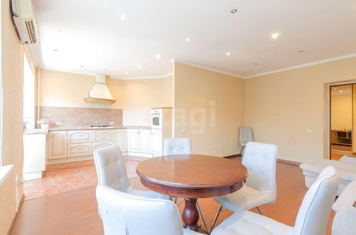 4-комн квартира улица Ветошкина, 5