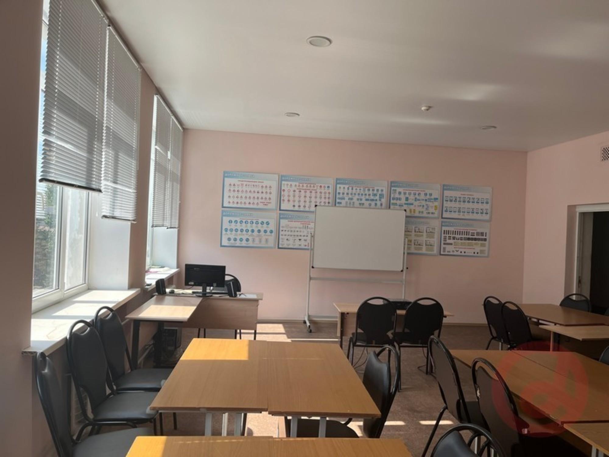 Сдать офис, помещение под офис за 37 200 рублей на Аэродромная улица, 40