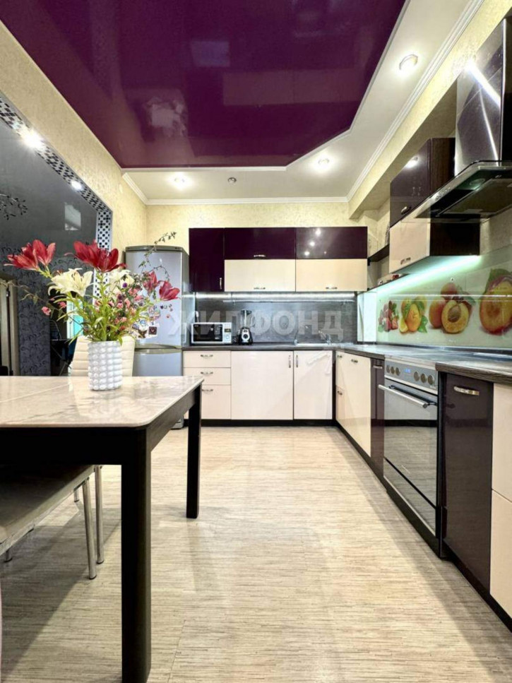 4-комн квартира 13-й микрорайон, д.23