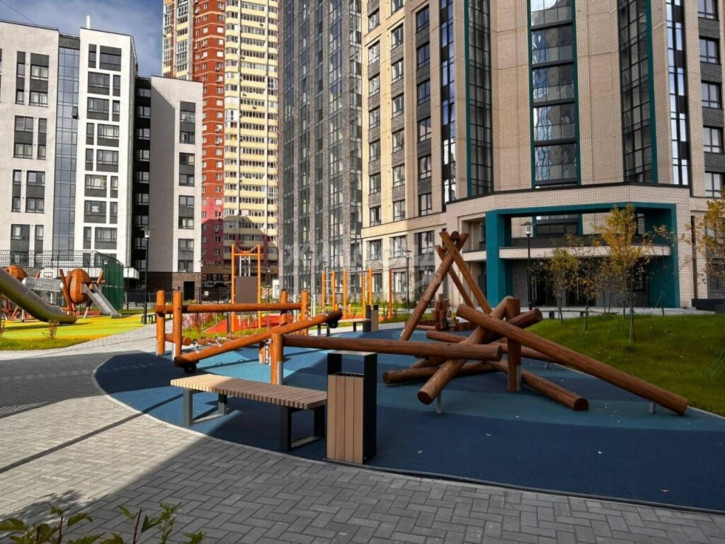 3-комн квартира Сухарная, 105/1