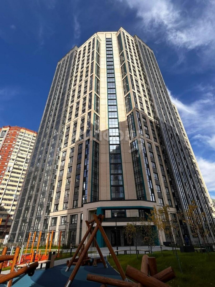 3-комн квартира Сухарная, 105/1