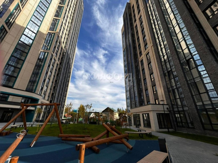 3-комн квартира Сухарная, 105/1