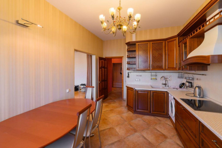 4-комн квартира Октябрьский пр-кт, 25