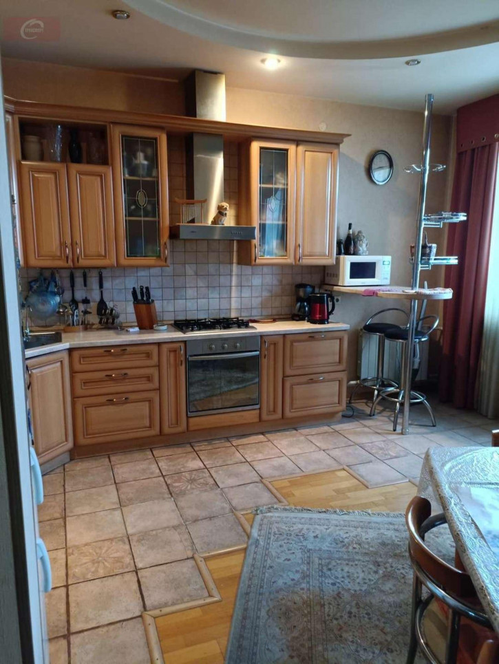 3-комн квартира 9 Января улица, 42