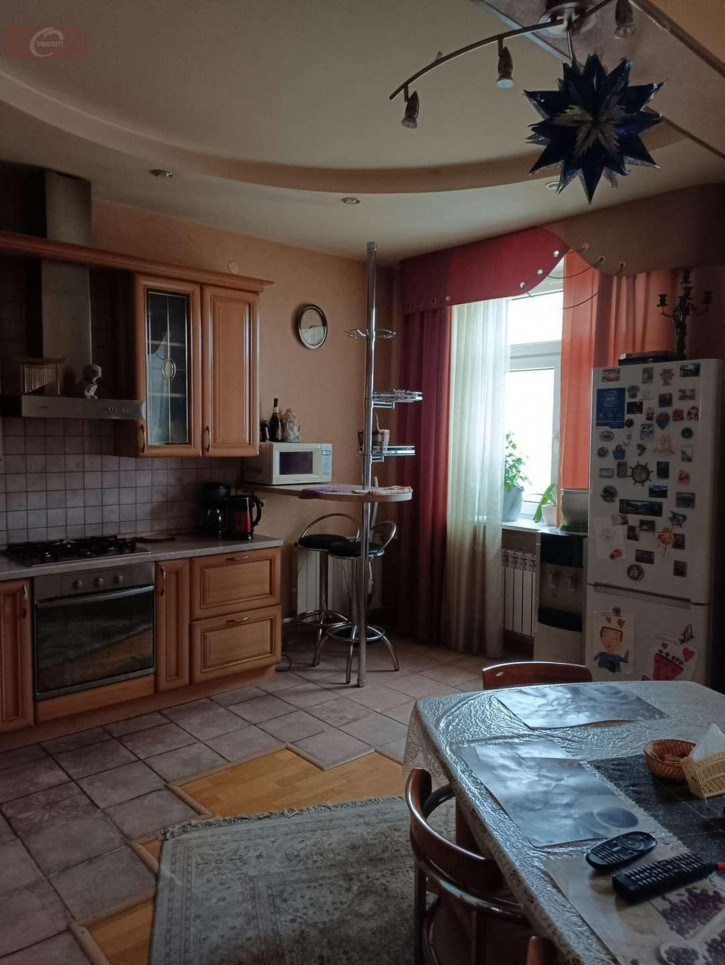 3-комн квартира 9 Января улица, 42